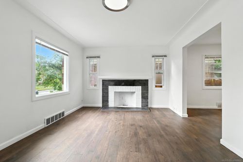 15710 Biltmore St, Detroit, MI, 48227-1558 | Card Image