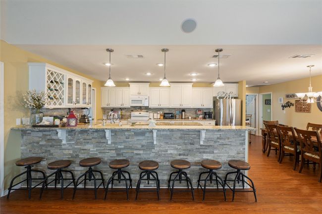 876 Kahla Dr, House other with 5 bedrooms, 2 bathrooms and 2 parking in Crystal Beach TX | Image 15