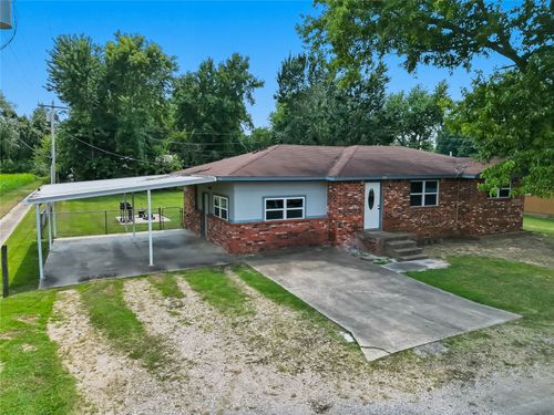 702 Walnut St, Stilwell, OK, 74960-3636 | Card Image