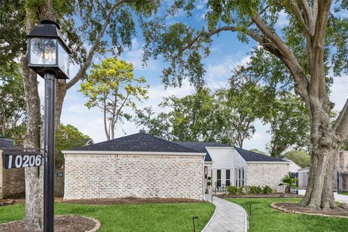 10206 Burgoyne Rd, Houston, TX, 77042-2938 | Card Image