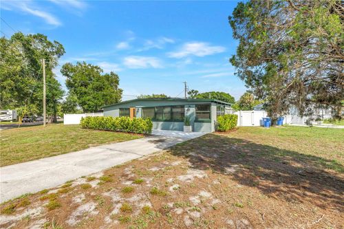 7599 Meadowlawn Dr N, SAINT PETERSBURG, FL, 33702-5027 | Card Image