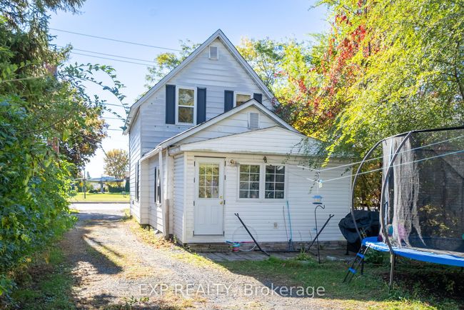 231 Water St W, House other with 3 bedrooms, 2 bathrooms and 1 parking in Cornwall ON | Image 4