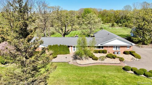 22340 Natasha Ln, South Lyon, MI, 48178-8957 | Card Image