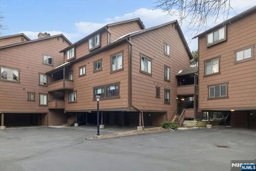 117 Sunset Ky, Secaucus, NJ, 07094-2212 | Card Image