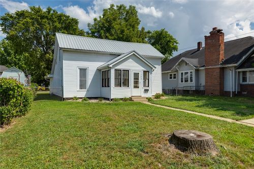 104 S Willow St, Effingham, IL, 62401-3635 | Card Image