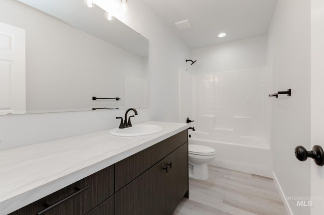 2365 W Opalite Dr, House other with 4 bedrooms, 3 bathrooms and 3 parking in Kuna ID | Image 18