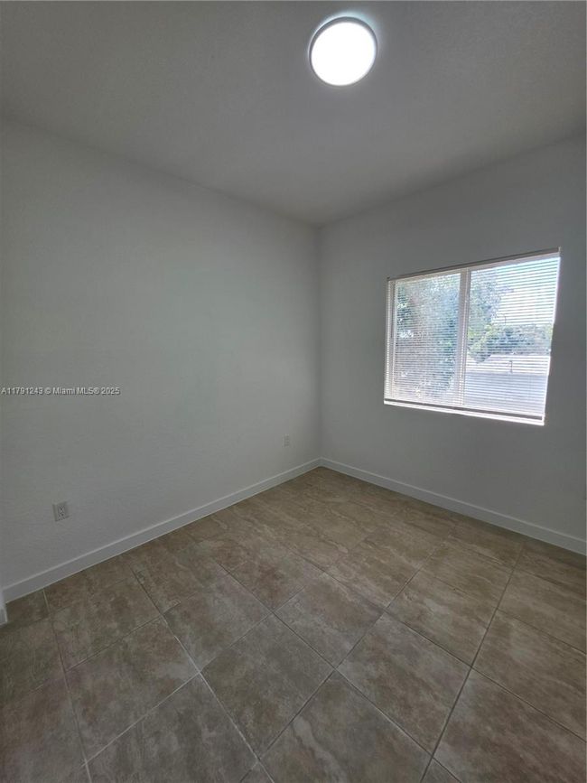 10233 Sw 176 Th St, Home with 3 bedrooms, 2 bathrooms and null parking in Miami FL | Image 17