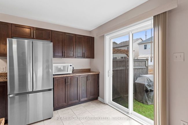 427 Vendevale Ave, House attached with 3 bedrooms, 2 bathrooms and 1 parking in Stittsville ON | Image 16