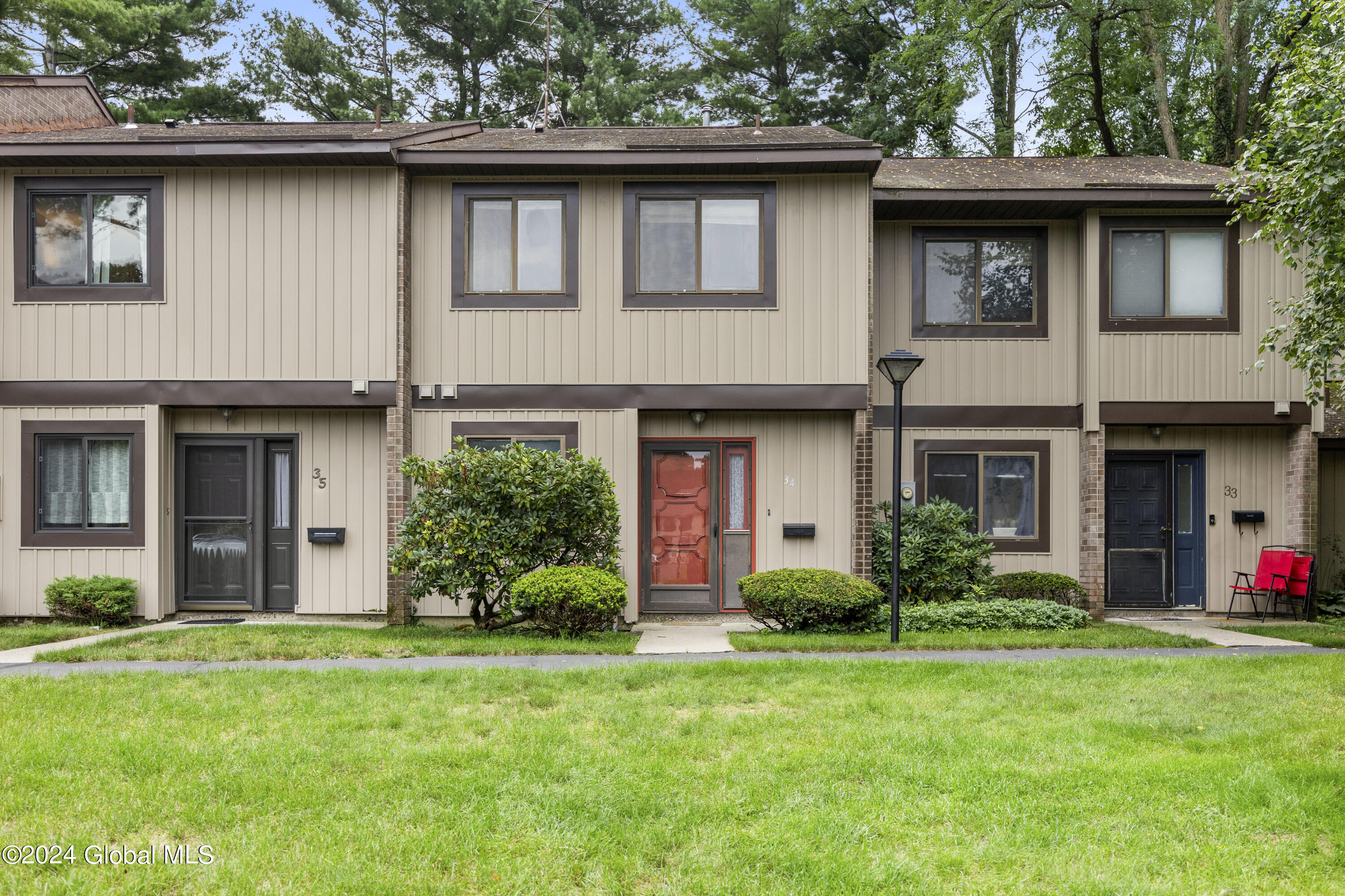 Point Of Woods Dr, Albany, NY 12203