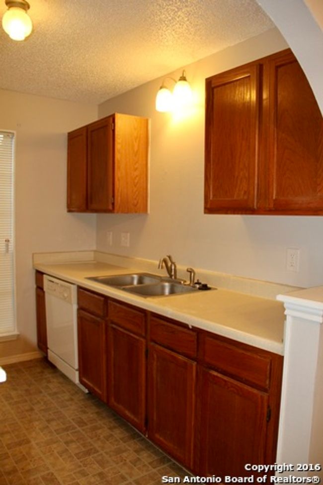 610 Meadow Gate, House other with 3 bedrooms, 2 bathrooms and null parking in Converse TX | Image 5
