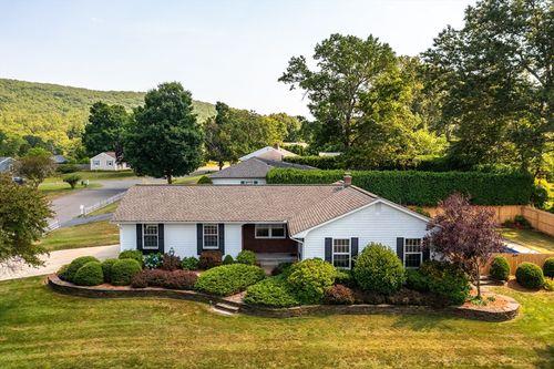 9 Sandra Rd, Easthampton, MA, 01027-2533 | Card Image