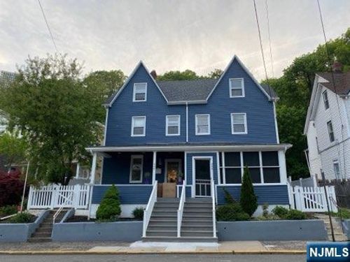 454 Undercliff Ave, Edgewater, NJ, 07020-1215 | Card Image