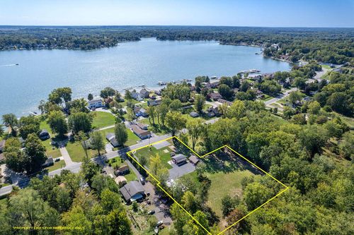 5568 Paw Paw Lake Rd, Coloma, MI, 49038-8695 | Card Image