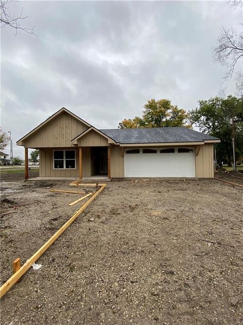 705 Pearl St, East Lynne, MO, 64743-1044 | Card Image