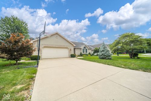 7909 W Kennedy Pkwy, Yorktown, IN, 47396-6830 | Card Image