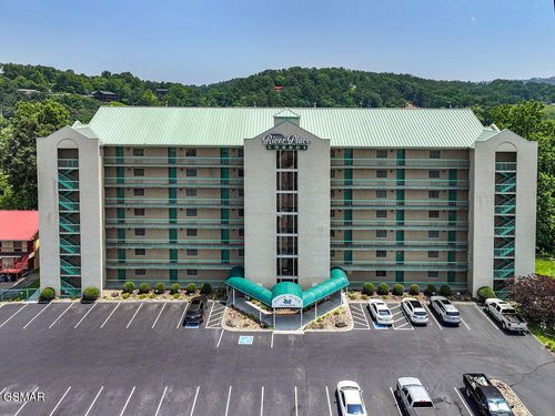 3215 N River Rd, Pigeon Forge, TN, 37863-3435 | Card Image
