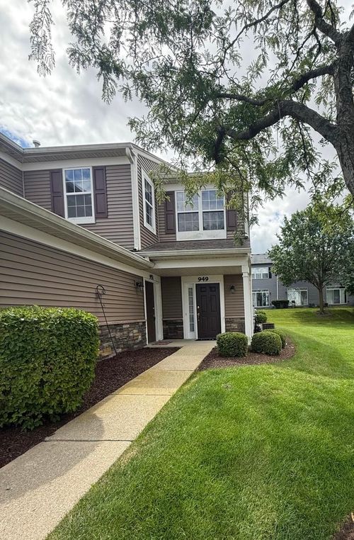 949 Genesee Dr, Naperville, IL, 60563-4114 | Card Image