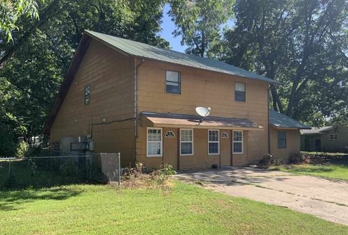 213-211-213 E French St, Perkins, OK, 74059-3231 | Card Image