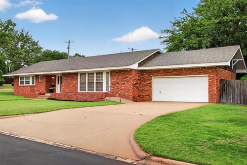 1003 E Proctor Ave, Weatherford, OK, 73096-5730 | Card Image
