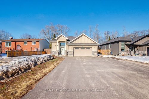 21A East St, Petawawa, ON, K8H2N7 | Card Image