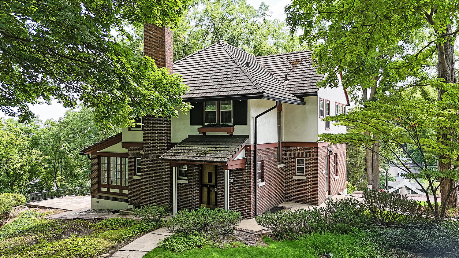 Bridge St, Grand Rapids, MI 49504