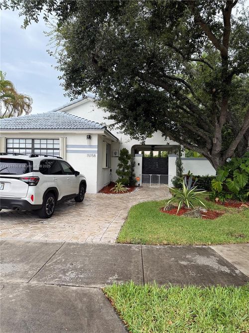 15158 Nw 89th Ave, Miami Lakes, FL, 33018-1371 | Card Image