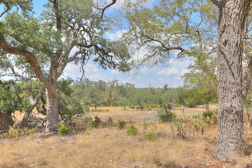 379 Inspiration Loop, Fredericksburg, TX, 78624-8413 | Card Image
