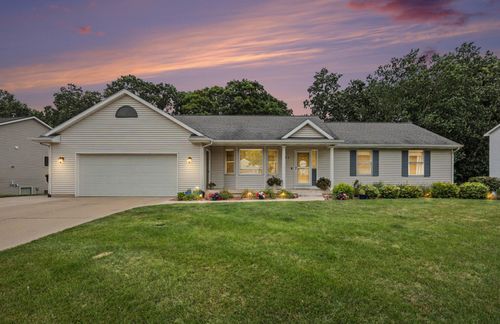 330 Glenwoods Ct, Rockford, MI, 49341-1508 | Card Image