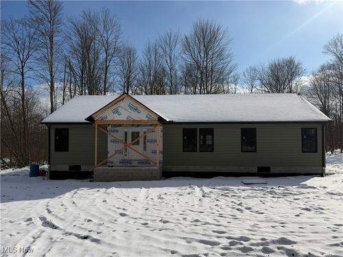 2064 Burning Tree Lane, Youngstown, OH, 44505 | Card Image