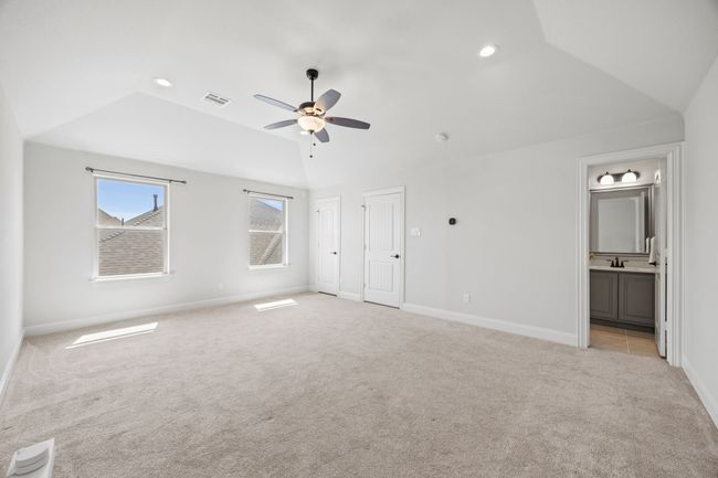 Second Primary or Second Private Living Area with En Suite Full Bath | Image 18