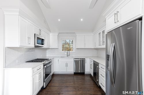 38 Poe Ct, Fairfield, CT, 06825-4753 | Card Image