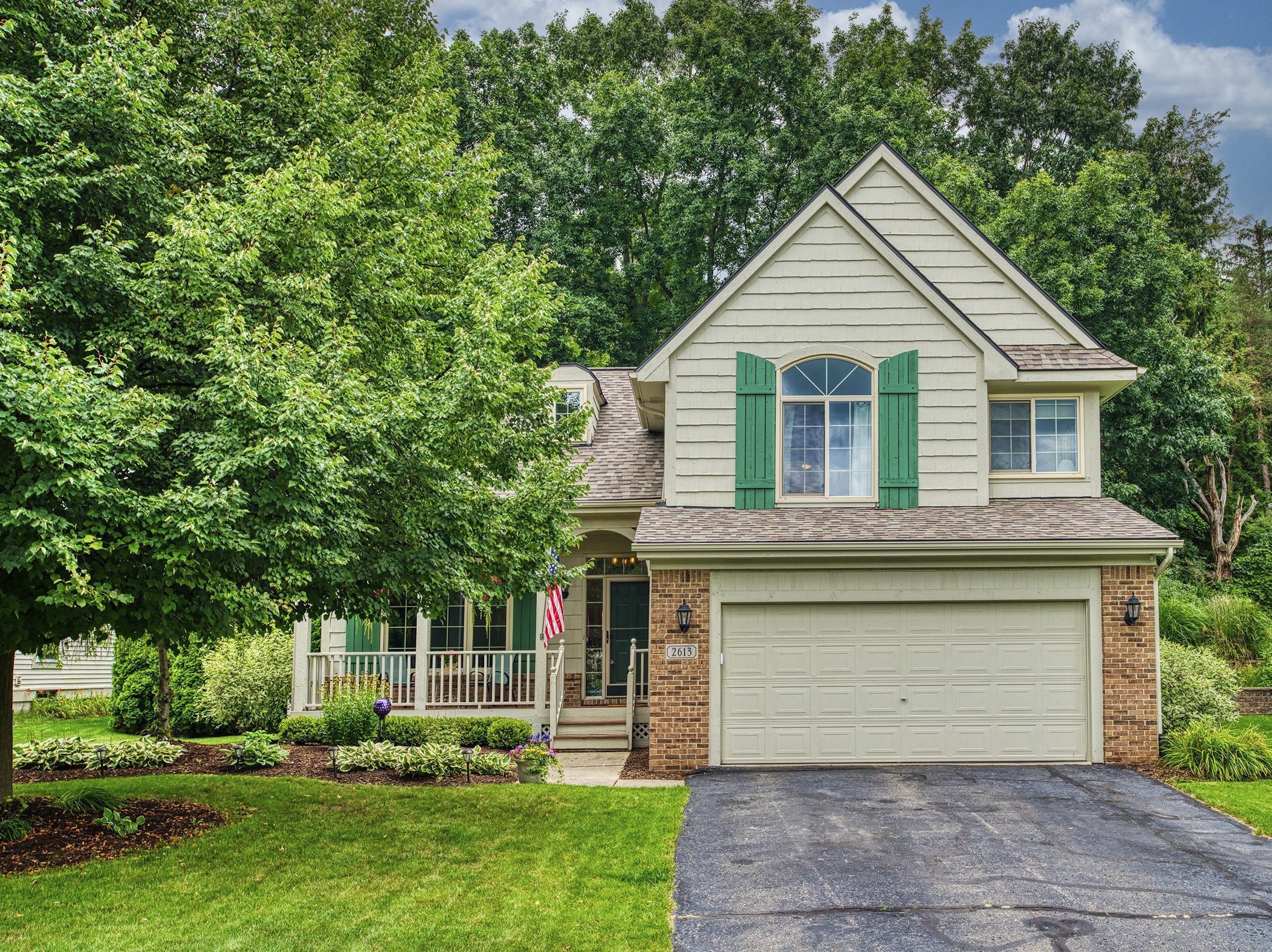 Hilltop Ln, Howell, MI 48843