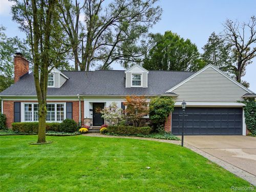 683 Lincoln Rd, Grosse Pointe, MI, 48230-1219 | Card Image