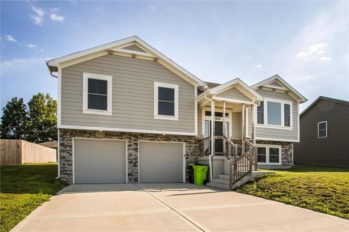 1908 Eagle Dr, Harrisonville, MO, 64701-6001 | Card Image