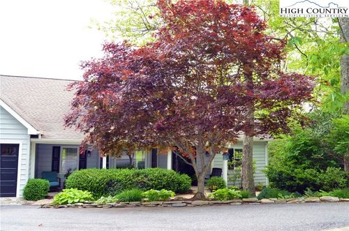 387 Tarry Acres Cir, Blowing Rock, NC, 28605-8241 | Card Image