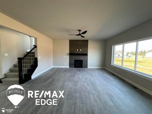 8031 Laguna Ln, Grand Blanc, MI, 48439-7281 | Card Image