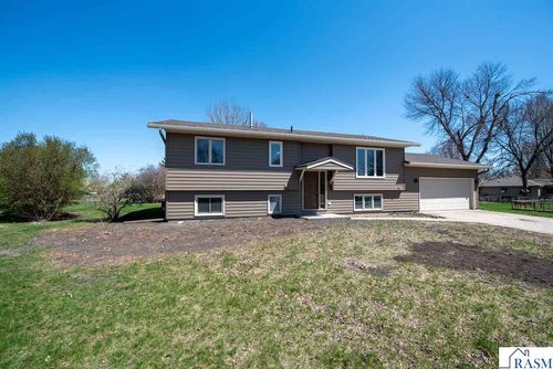 105 Chatsworth Dr, Mankato, MN, 56001-5871 | Card Image