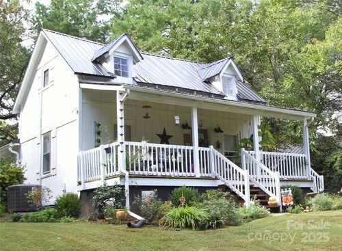 289 Carson St, Tryon, NC, 28782-3736 | Card Image