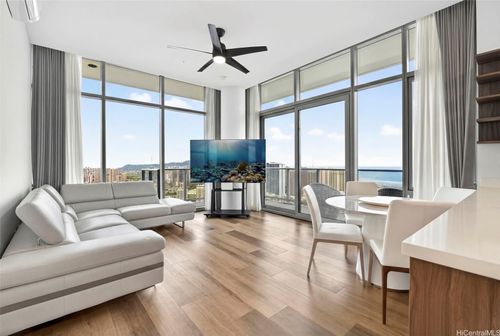 ph4419-1500 Rycroft St, Honolulu, HI, 96814-7030 | Card Image