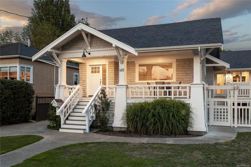 425 Durban St, Victoria, BC, V8S3K2 | Card Image