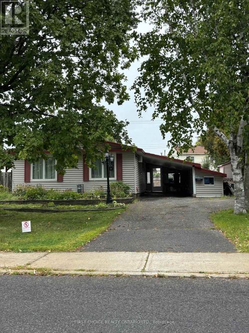337 Amiens St, Orléans, ON, K1E1N4 | Card Image