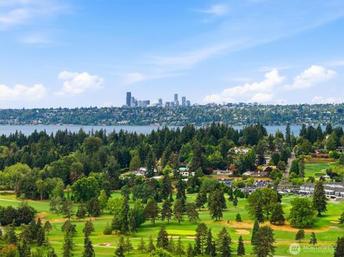 8900 Ne 16th St, Clyde Hill, WA, 98004-3216 | Card Image