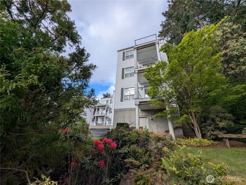 c106-3990 129th Pl Se, Bellevue, WA, 98006-5296 | Card Image
