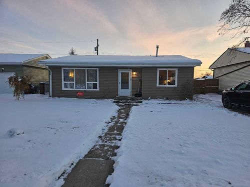 5703 46 Ave, Stettler, AB, T4K1J2 | Card Image