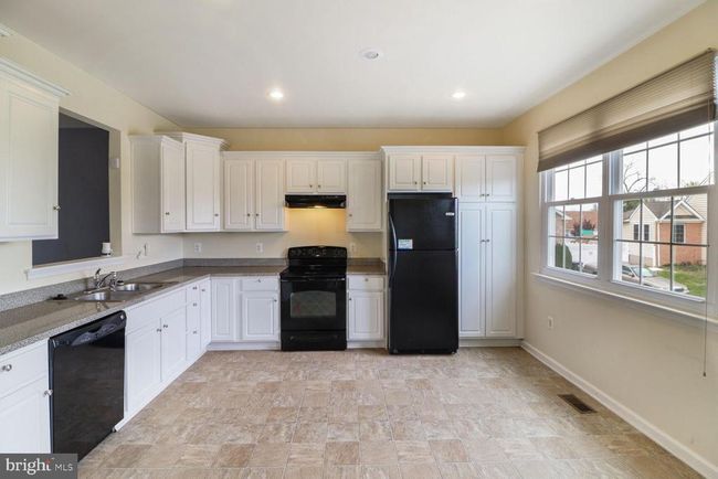 16 Karendale Ct, Townhouse with 3 bedrooms, 3 bathrooms and null parking in Windsor Mill MD | Image 4