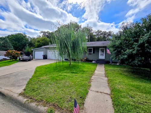 2009 N 10th St, Clinton, IA, 52732-2732 | Card Image