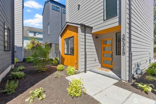 3934 B S Angeline St, Seattle, WA, 98118 | Card Image
