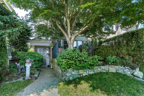 15411 Russell Ave, White Rock, BC, V4B2R5 | Card Image