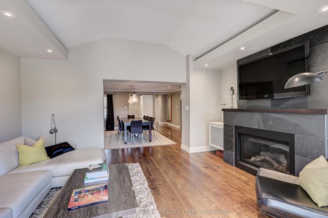 4 Tinder Cres, House other with 4 bedrooms, 2 bathrooms and 4 parking in North York ON | Image 11