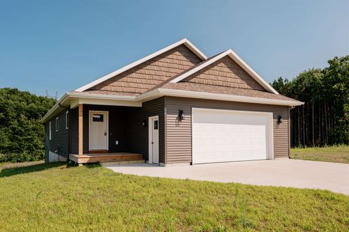 862 Coyote Ln, Traverse City, MI, 49696-8996 | Card Image